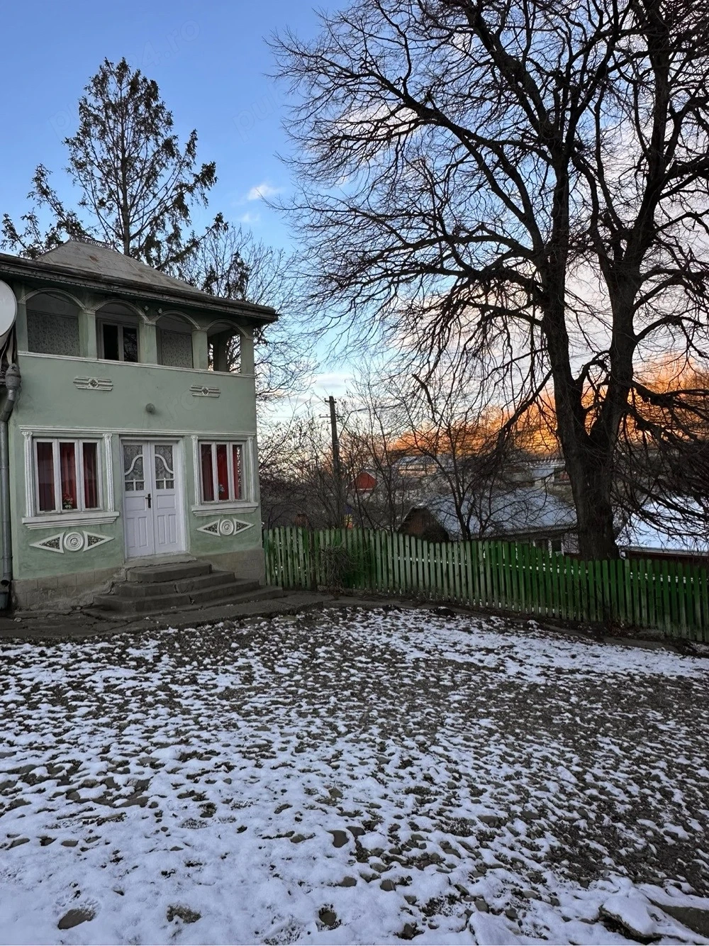 Casă cu 20 ari teren + afacere la cheie