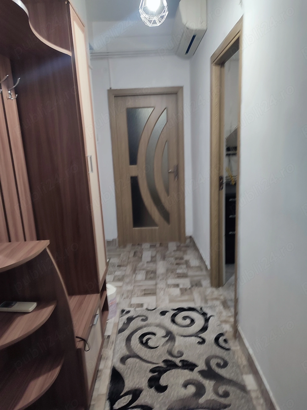 Închiriez apartament 2 camere la 2 min.de metrou, centrala proprie și aer condiționat 