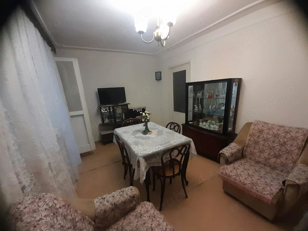 Vând apartament cu 3 camere, decomandat, Păcurari, Iași, etaj 6 din 10, suprafață 50 mp.