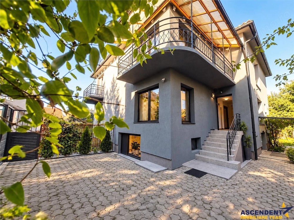 Vila cu etaj, curte proprie si livada, parcare interioara, Brasov Central