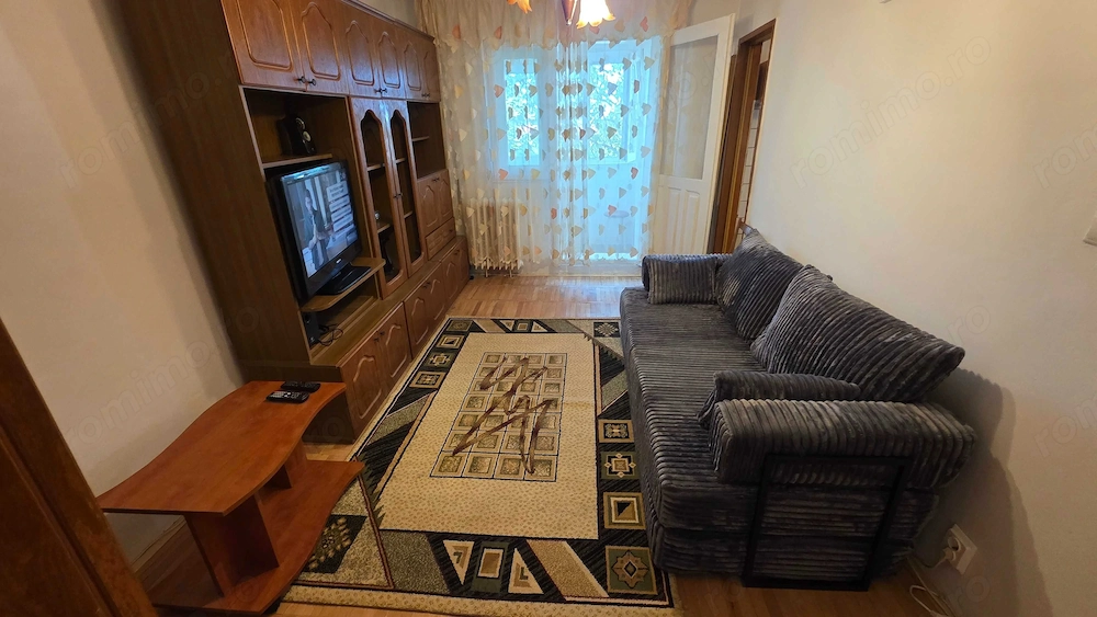 Închiriez GARSONIERĂ utilată, cu BALCON închis, în zona Badea Cârțan (Telegrafului)