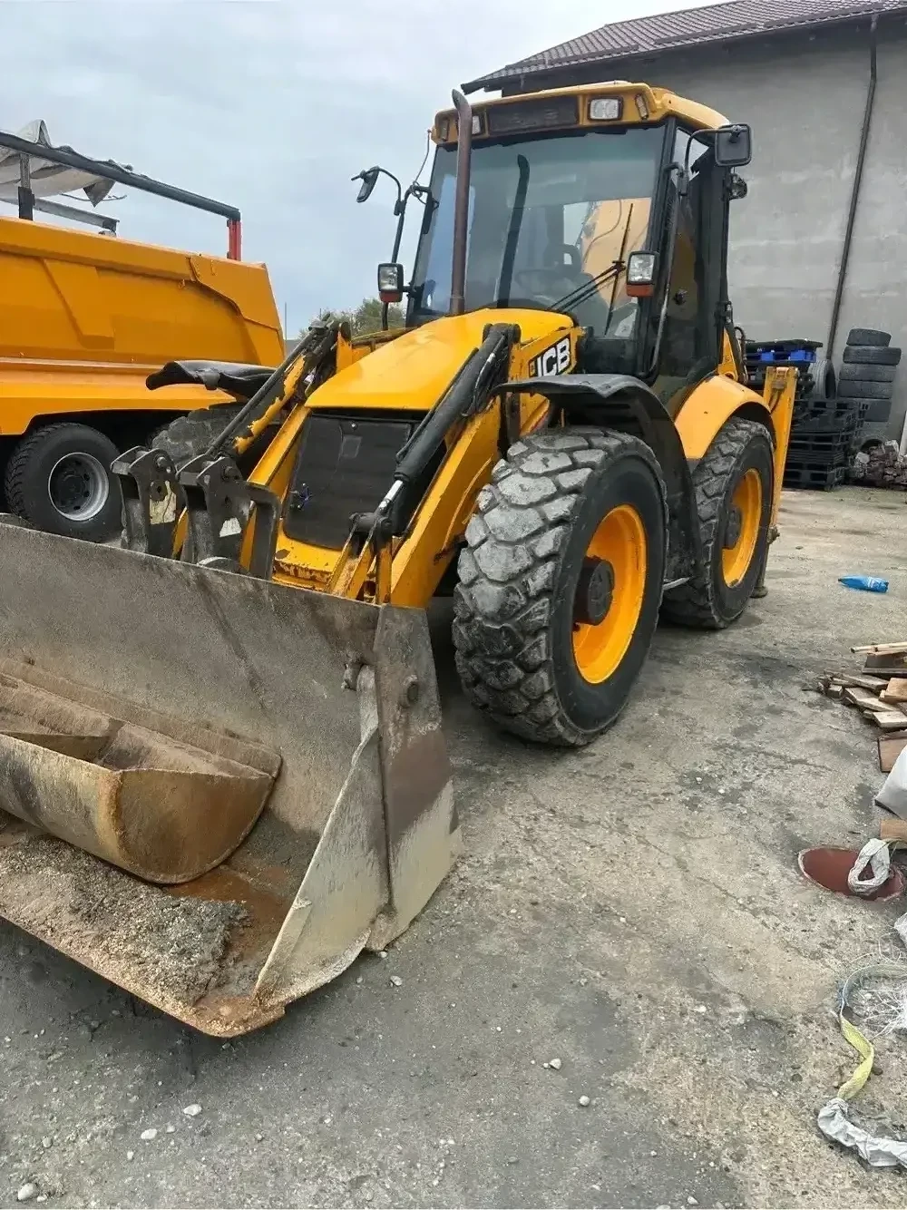 Vând sau închiriez pe termen lung buldoexcavator Jcb 4cx an fabricatie 2008