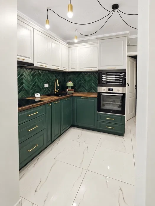 De vanzare apartament cu 3 camere in zona Girocului amenajat centrala proprie