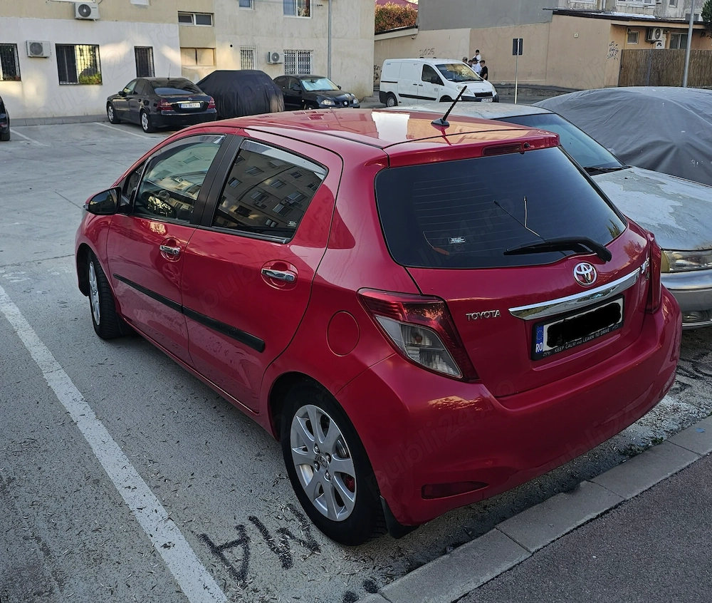 Vând Toyota Yaris 2012