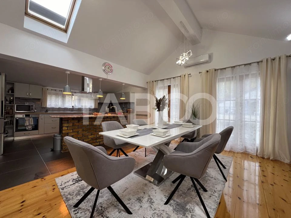 Apartament 5 camere 2 bai de vanzare la cheie in Manastur zona VIVO
