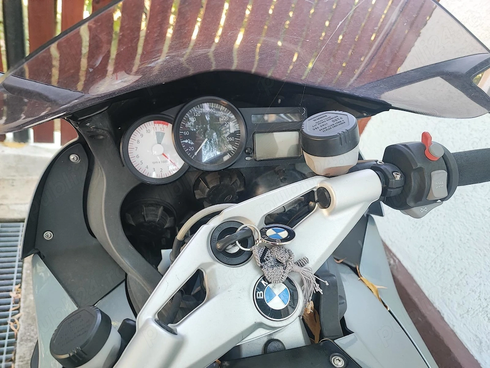 Vând BMW K1200S, an fabricație 2007. Motocicleta este în stare foarte bună, proprietar, anvelope apr