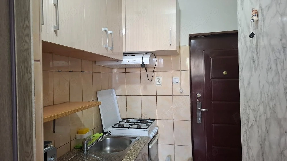 închiriez garsoniera zona lipovei 
