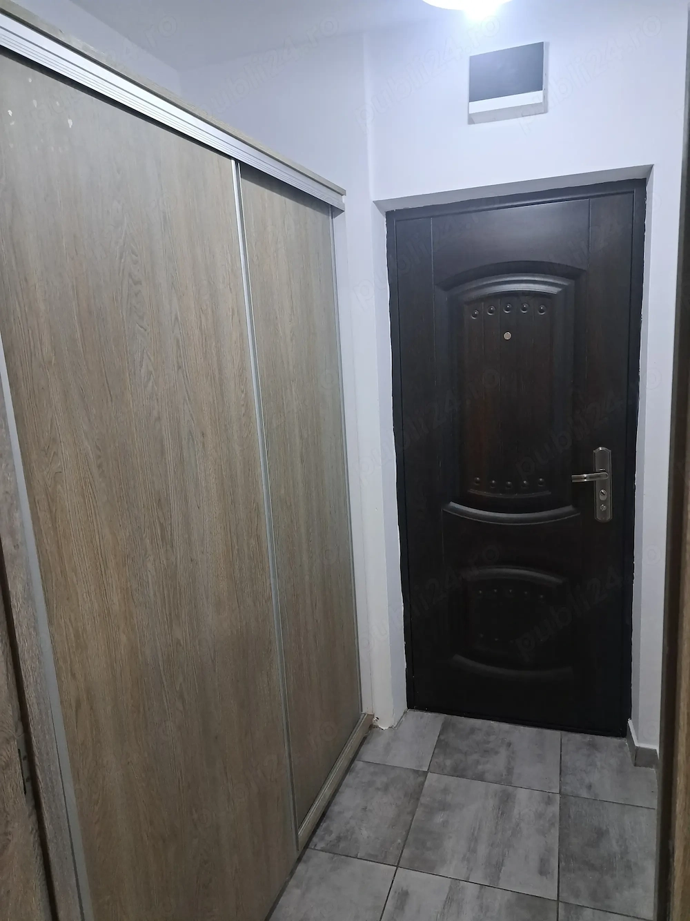 Garsoniera pentru inchiriat