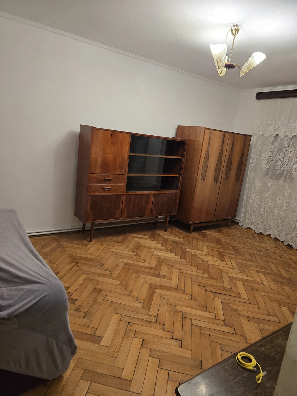 Inchiriez apartament in Ramnicu Valcea, 3 camere decomandat, central, et 2.