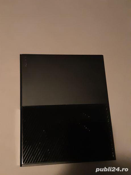 Xbox one + 2 controllere