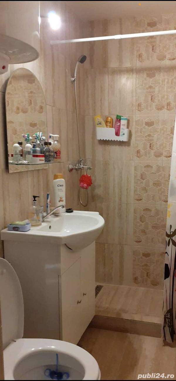 Proprietar,vând apartament semidecomandat,etj 4,zona Biserica Nouă! — fotografia 2