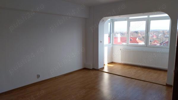 Vând apartament cu 2 camere, zonă centrală