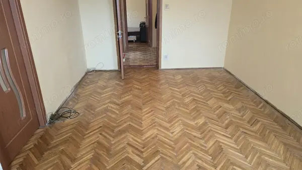 Vand apartament 3 camere cu intrari separate in Deva, zona Minerului, bloc de 4 etaje de caramida — fotografia 1