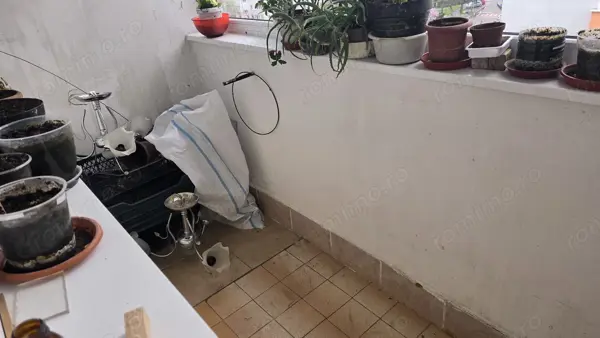 Vand apartament 3 camere cu intrari separate in Deva, zona Minerului, bloc de 4 etaje de caramida — fotografia 3