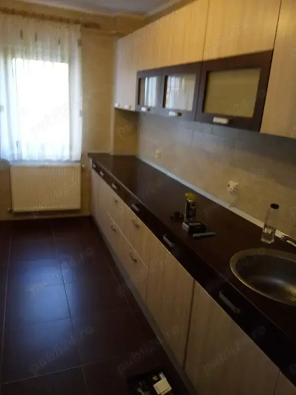 Inchiriez apartament 3 camere, Pitesti - Popa Sapca — fotografia 3