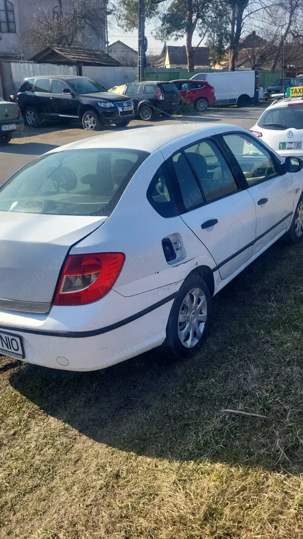 RENAULT Clio 2010 — imagine 4