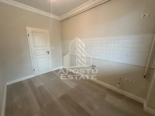 Apartament cu 2 camere si curte bucatarie separata in Giroc la asfalt — fotografia 2