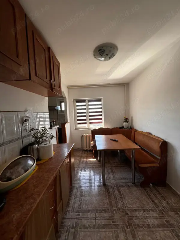 Vând apartament cu 3 camere — fotografia 3