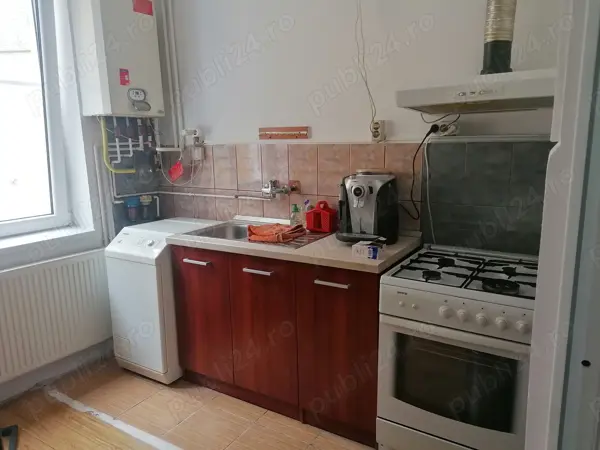 Dau în chirie apartament cu 3 camere, zonă centrală — fotografia 3