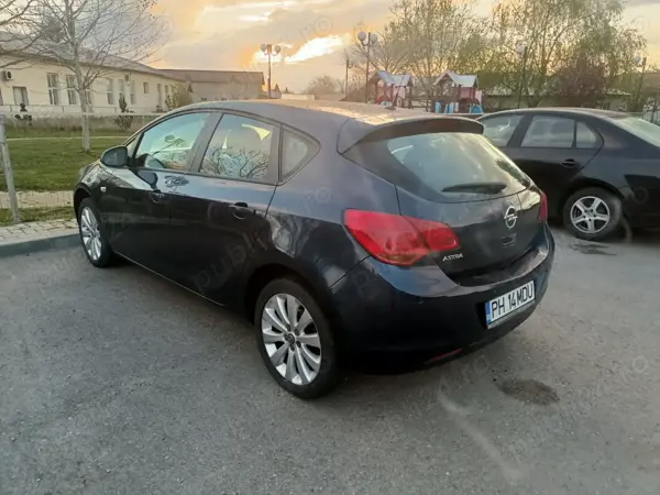OPEL Astra 2011 — imagine 4
