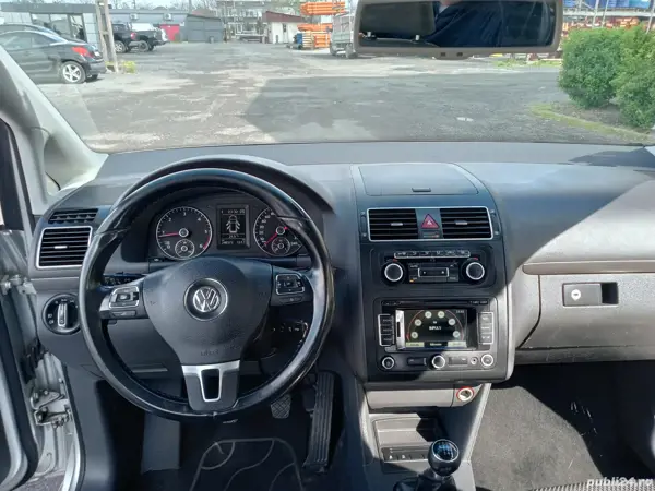 VOLKSWAGEN Touran 2012 — imagine 4