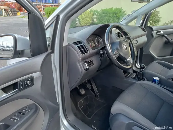 VOLKSWAGEN Touran 2012 — imagine 6