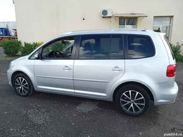 VOLKSWAGEN Touran 2012 — imagine 9