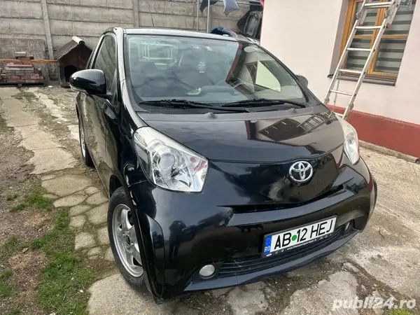 TOYOTA iQ