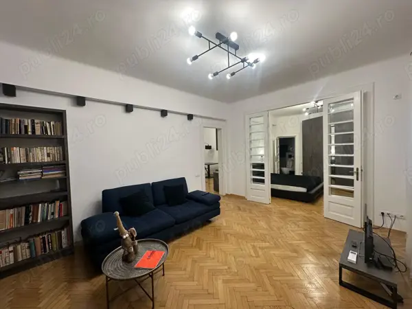 Piata Unirii 3 camere S+P+4+M renovat liber — fotografia 1