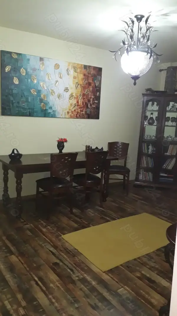 Vand apartament cu 4 camere și dependințe ( bucatarie, 2 bai si 2 balcoane), decomandat — fotografia 1