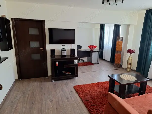 Inchiriat apartament ultracentral km 0 cu loc de parcare propriu — fotografia 3