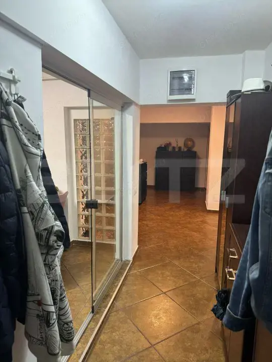 Apartament de vanzare cu 4 camere, zona Ultracentral SCHIMB SI CU CASA — fotografia 3