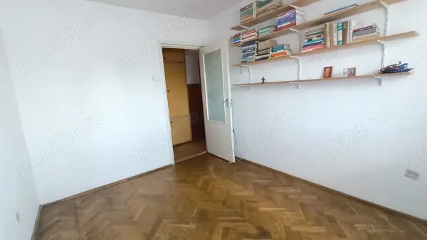 vand in Dambul Pietros,apt. 4 camere,et.4,decomandat — fotografia 2