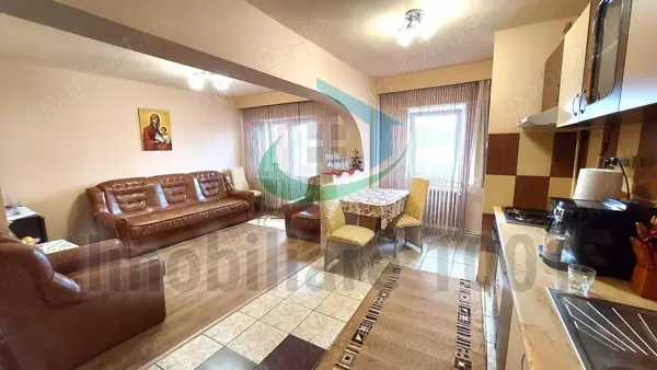 Apartament 3 camere, Vasile Alecsandri, etaj superior, zona Shopping Park Baia Mare — fotografia 1
