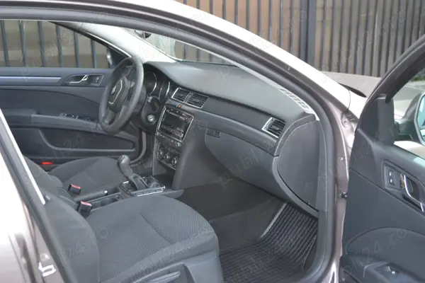 SKODA Superb 2011 — imagine 5