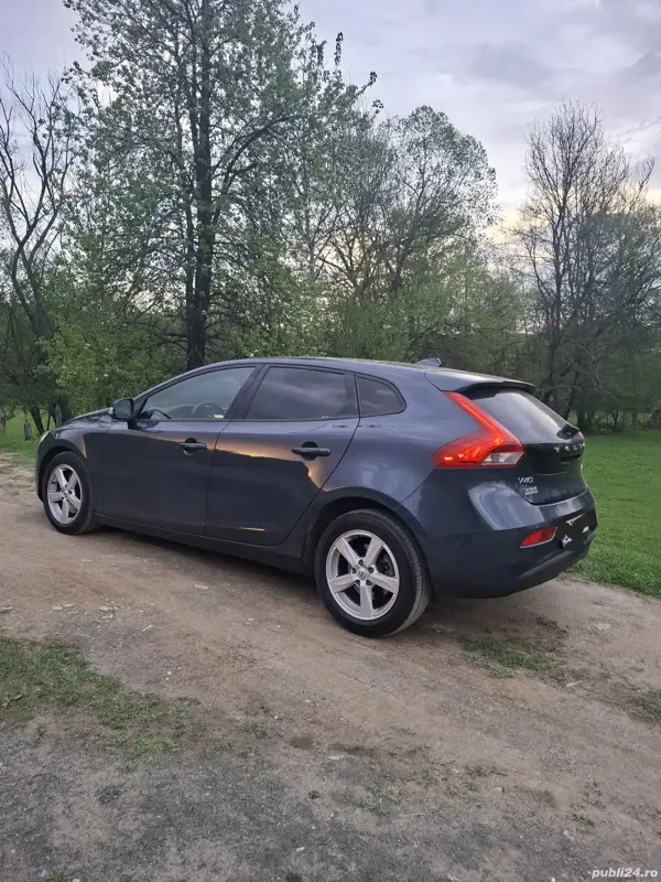 VOLVO V40 2019 — imagine 3