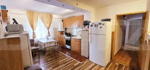 Apartament de vanzare, cu 3 camere, decomandat, 68mp, parter înalt — fotografia 1