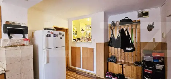 Apartament de vanzare, cu 3 camere, decomandat, 68mp, parter înalt — fotografia 3