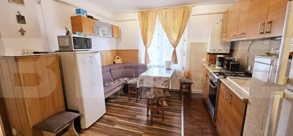 Apartament de vanzare, cu 3 camere, decomandat, 68mp, parter înalt — fotografia 2