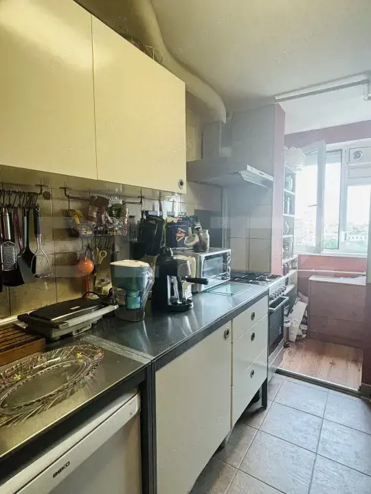 Apartament decomandat cu 3 camere în zona Torontalului — fotografia 3