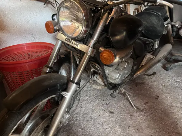 Daelim 125 cm motocicletă