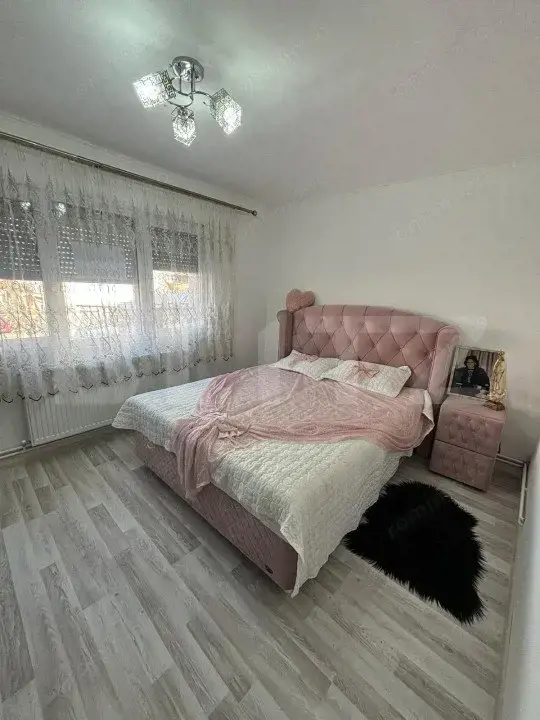 Apartament de vanzare 3 camere decomandat, zona Micro 16 — fotografia 3
