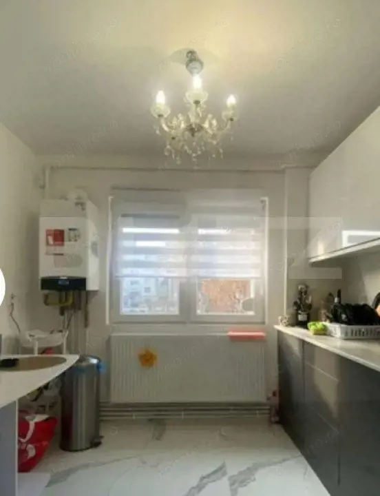Apartament de vanzare 3 camere decomandat, zona Micro 16 — fotografia 1