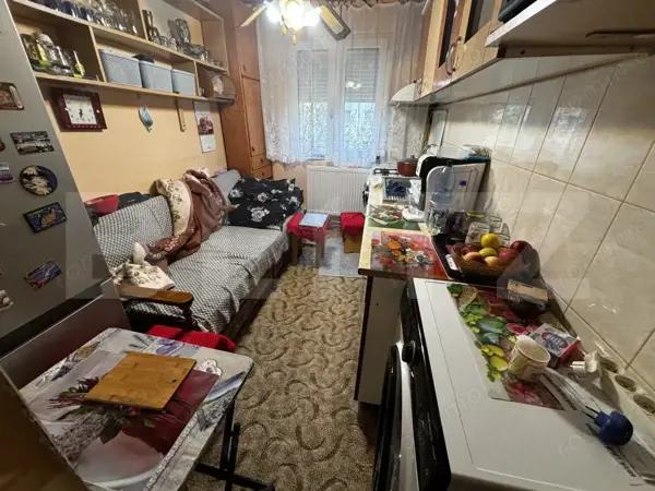 Apartament de vanzare, cu 3 camere, 48 mp, zona Micro 14 — fotografia 1