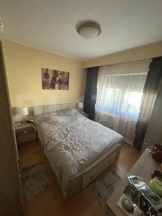 Apartament de vanzare, cu 3 camere, 57 mp, zona Micro 17 — fotografia 3