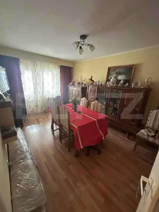 Apartament de vanzare, cu 3 camere, 57 mp, zona Micro 17 — fotografia 1