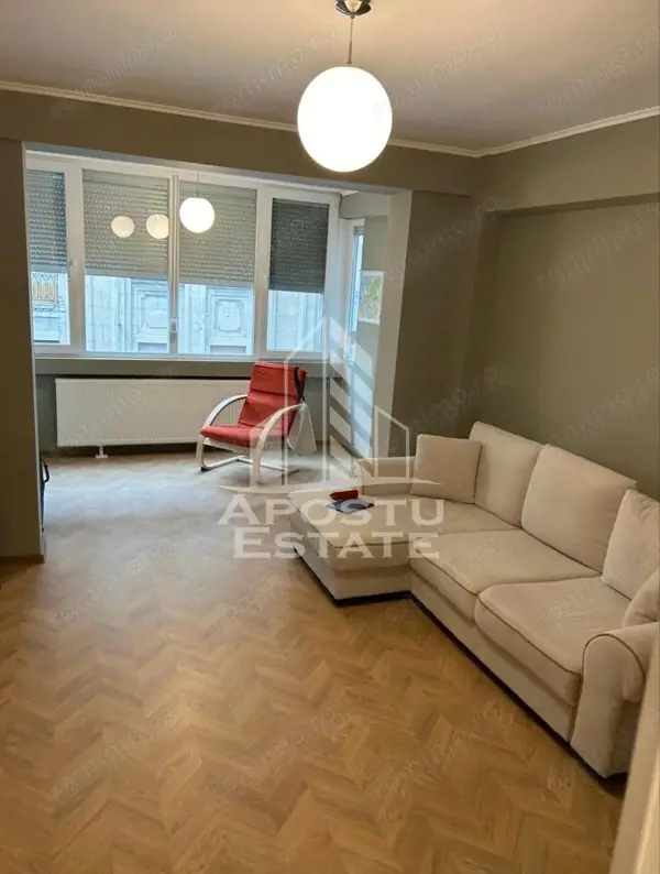 Apartament 2 camere, etaj intermediar, renovat in Piața Libertatii — fotografia 2