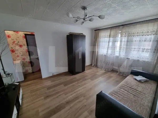 Apartament de vanzare, cu 2 camere semidecomandat, 38 mp, zona Craiovita noua — fotografia 1