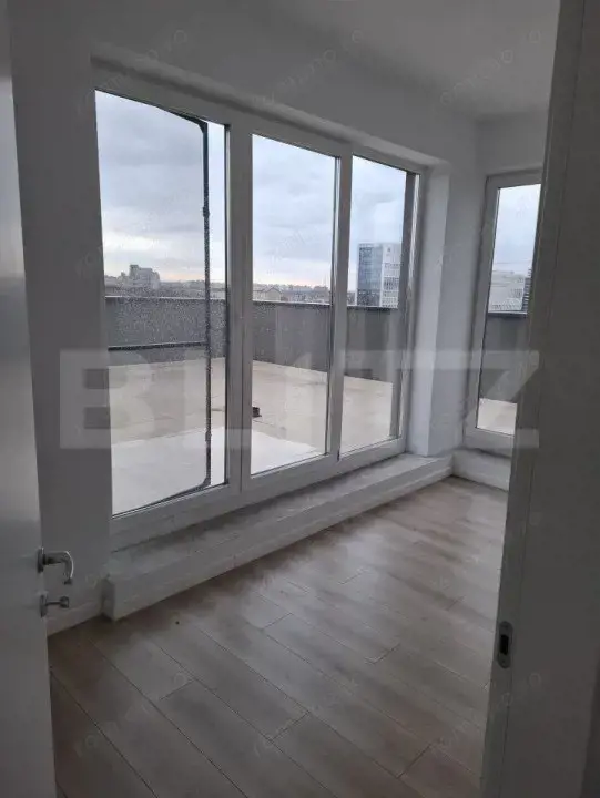 Penthouse cu 3 camere, 90,5 mp, terasa de 80,3 mp, Zona Torontalului-Boxa cadou — fotografia 2