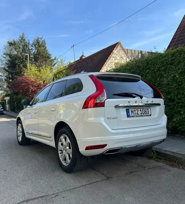 VOLVO XC60 2017 — imagine 5